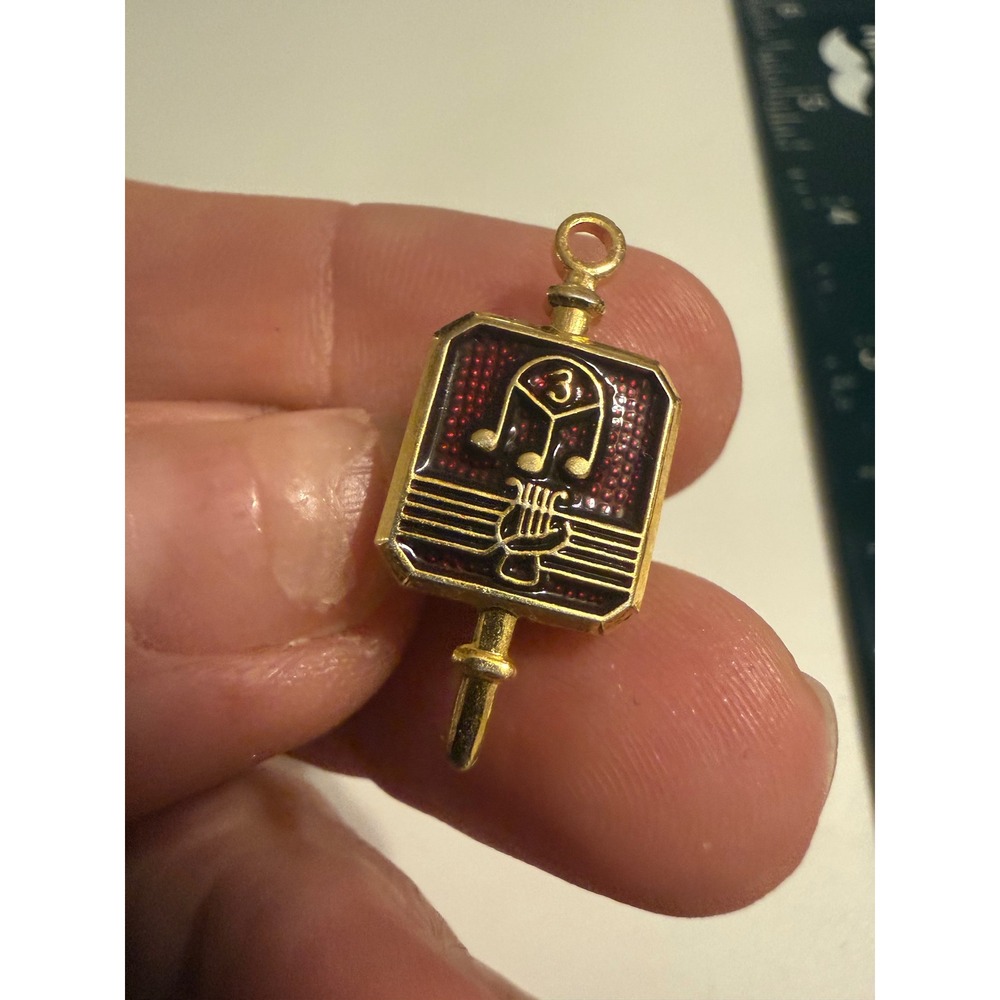 Vintage Music Lyre Award Pin Red Enamel Gold Tone Note Charm Pendant 1 Inch